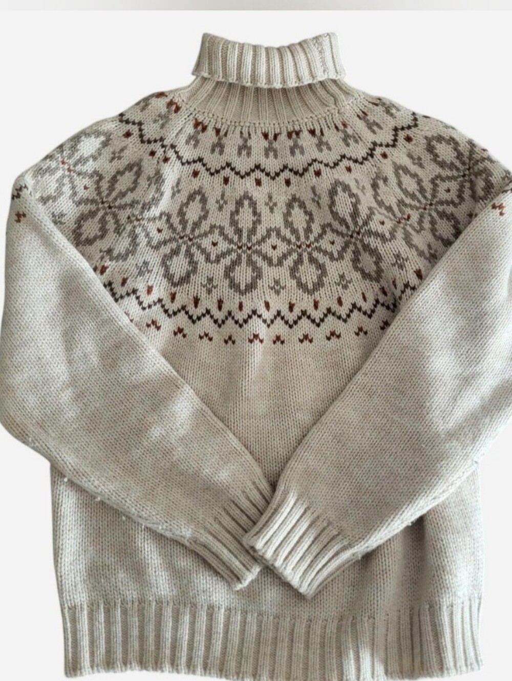 Nordic-Style Cream Turtleneck Sweater